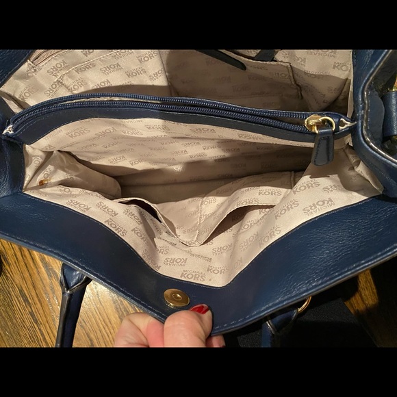 Michael Kors Hamilton Leather Tote - Picture 13 of 13